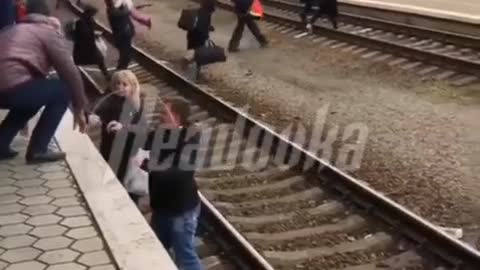 Ukrainians continue to leave the city - this is how the station of the city of Dnepropetrovsk looks