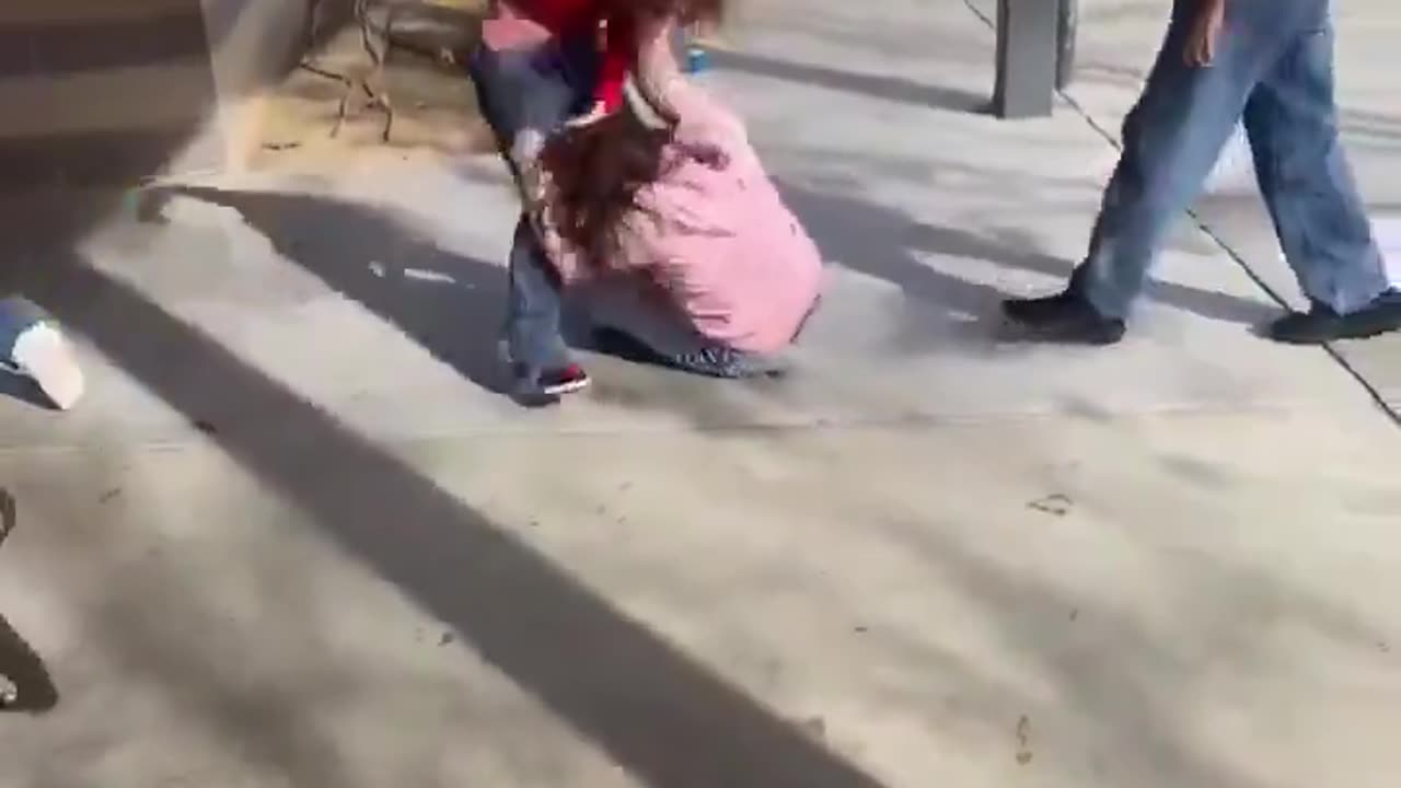 BRO USED A SOCK FULL OF ROCK TO PROTECT HIS GIRLFRIEND FROM BEING JUMPED!! ☠️ ☠️ ☠️