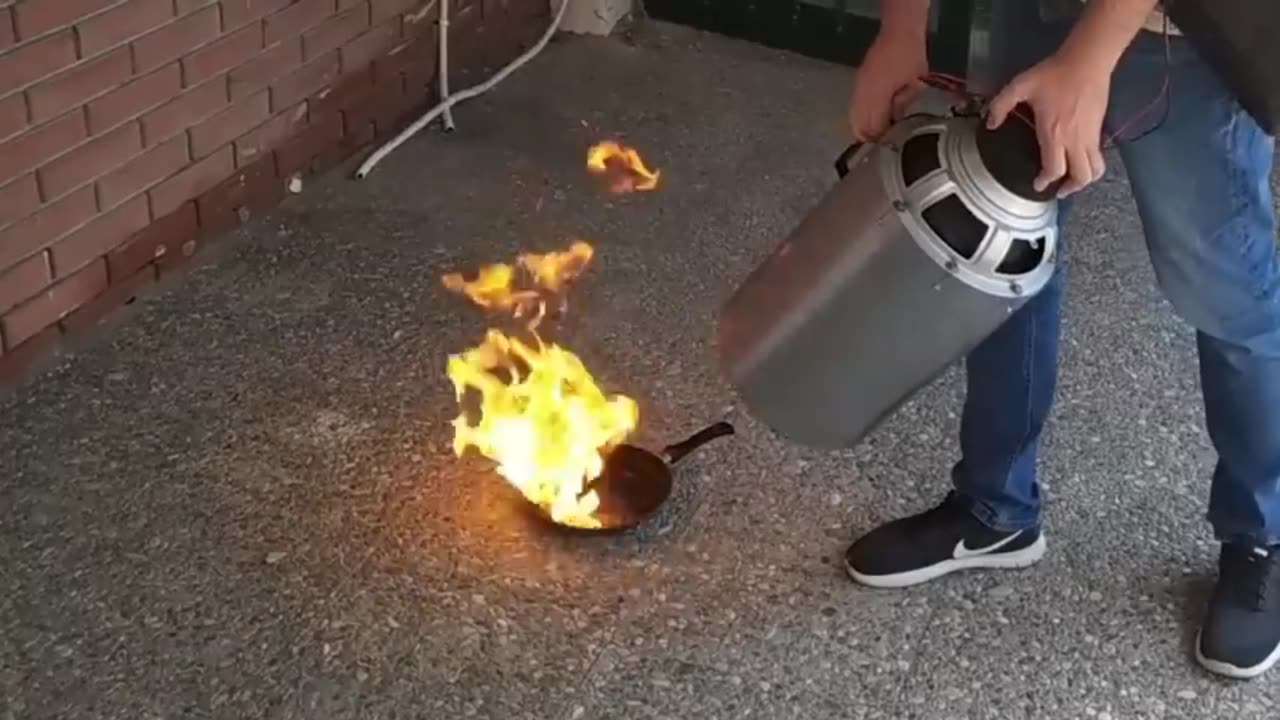 Portable fire extinguisher