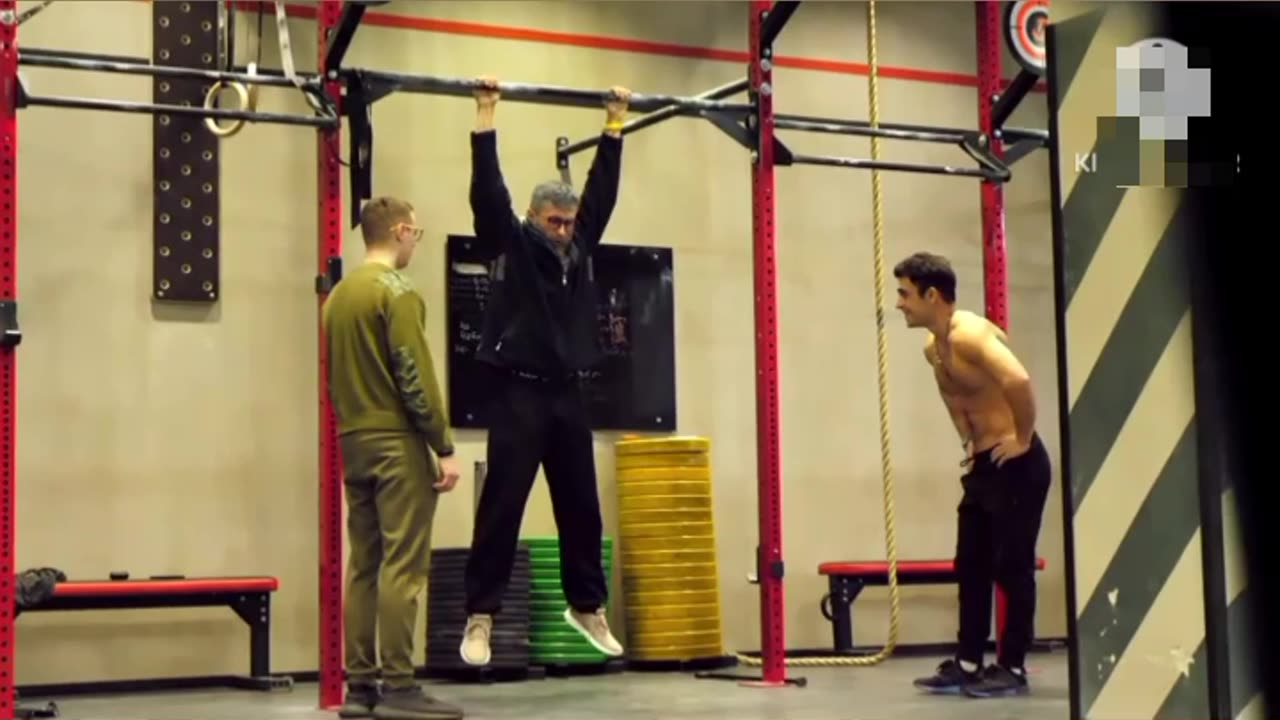 GYM FITNESS GYM PRANK GYM TRAINER