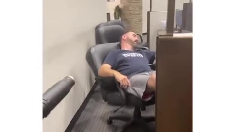 Funny Prank on Coworker lol