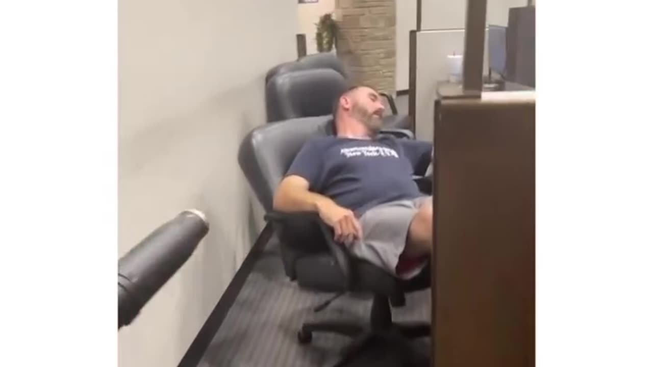 Funny Prank on Coworker lol