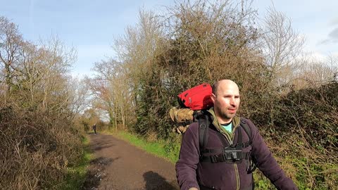 Vlog while hiking on a path. Nowhere for brew. let's see if there is a place.