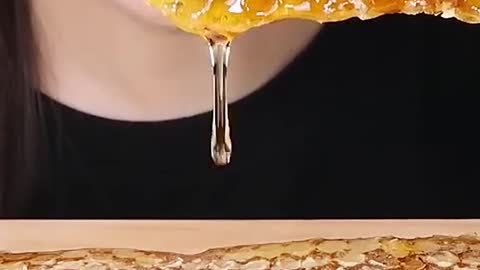 Raw HoneyComb #zoeyasmr #zoeymukbang #bigbites #mukbang #asmr #food #먹방 #틱톡푸드 #rawhoneycomb #honeyco