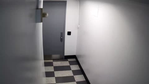 6172RHOBG3G302CStairwaySide_2021-01-06_00h20min00s200ms.mp4