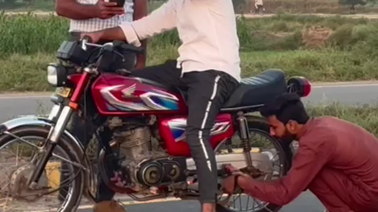 Bike stand pulling prank || Ateeq Chaudhry || ashar loona