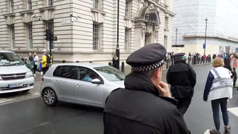 Driver threatens to run over kill the bill protesters