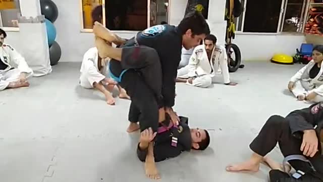 Postura na guarda fechada - Jiu Jitsu