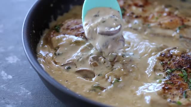 Keto Creamy Mushroom Chicken