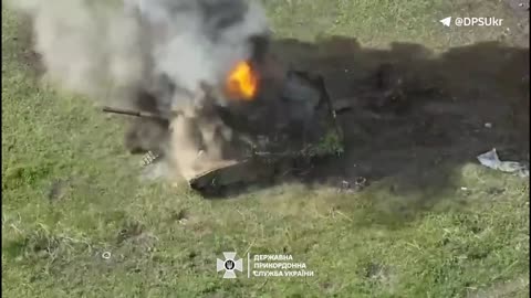 Drone Flies into the Hatch of a Russian Cage Tank