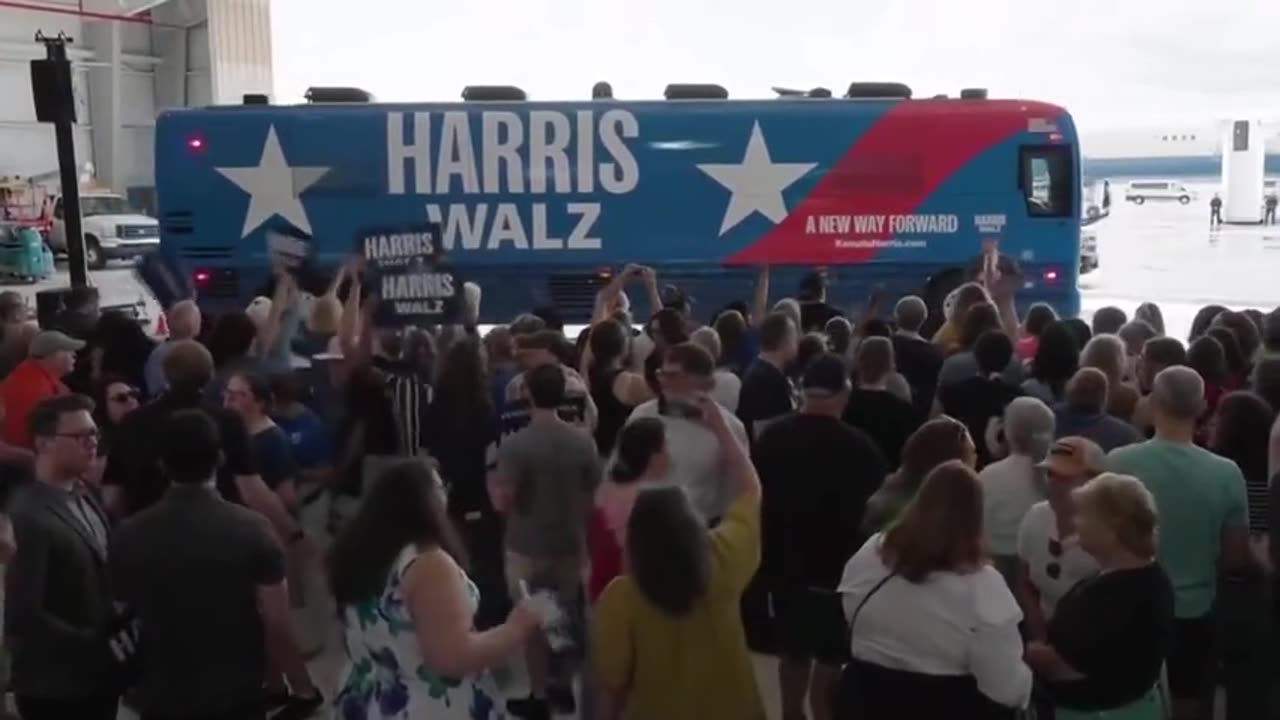 Very low energy crowd for Kamala and Walz — sad