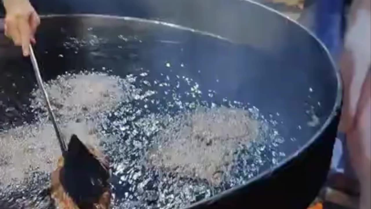 Extreme_Pakistani_Street_Food___Pakistani_Chapli_Kabab__%)