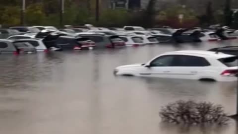 Heavy flooding due to extreme rainfall in Maplewood in the state of Missouri, US 🇺🇸 (05.11.2024)