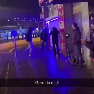 Marokkanische Fußballrandalierer Randalieren Nach Gewonnenen WM-Spiel