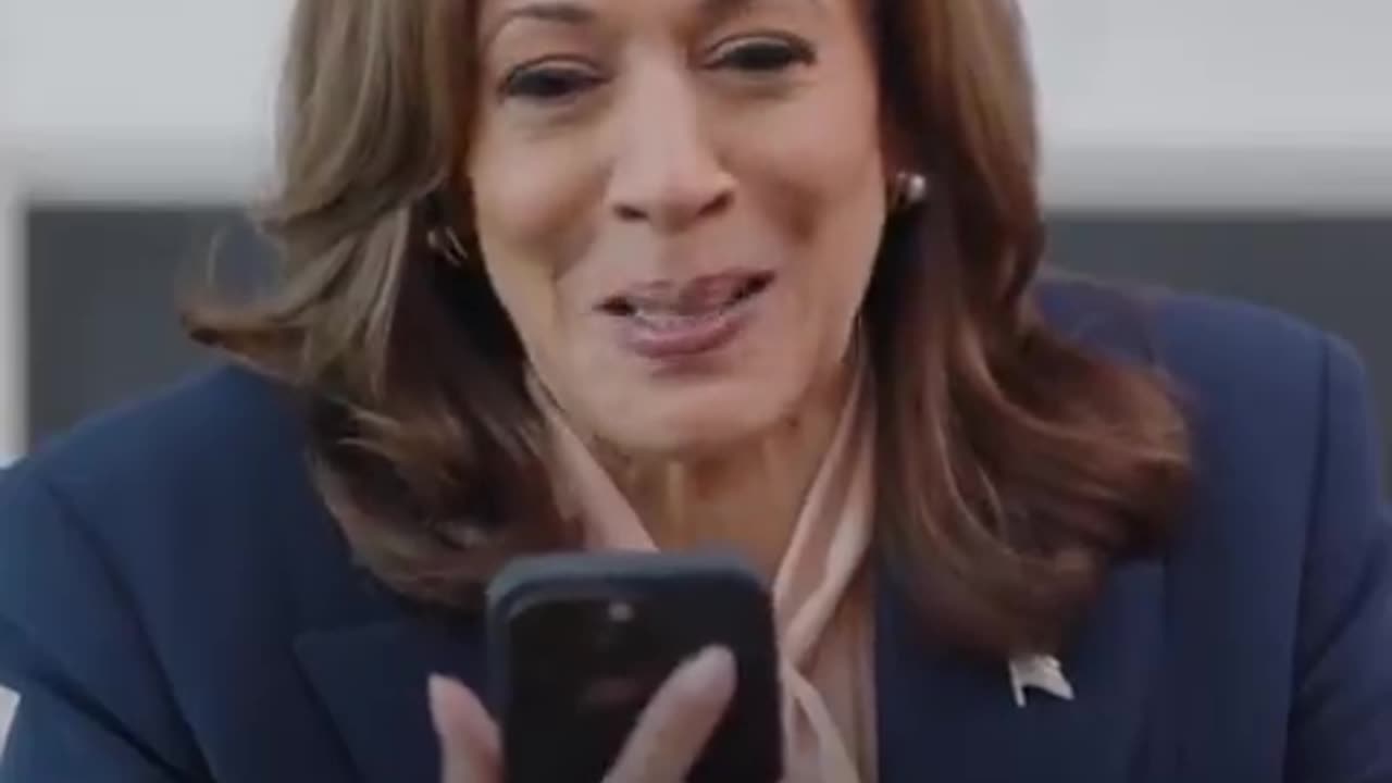 Aug 2024 🤣 Kamala Harris' actual 🤣 candid phone call with Tim Walz