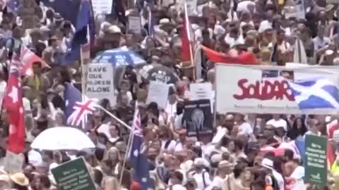 Thousands protest vaccine mandate in Melbourne despite Omicron wave.