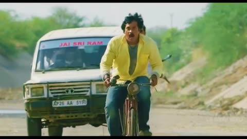 Maryada Ramanna Movie Sunil Chasing Scene