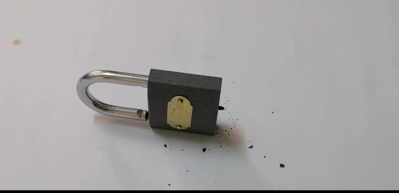 How to open a lock with matches