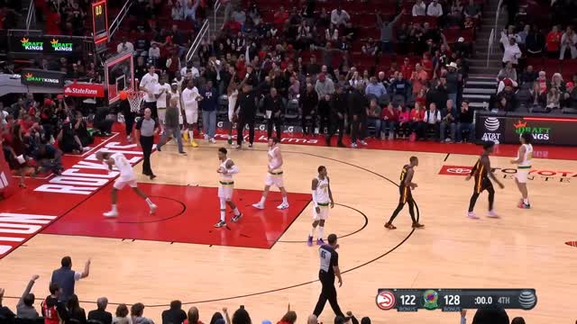 124_Jalen Green waves goodbye to Trae Young after Rockets beat Hawks