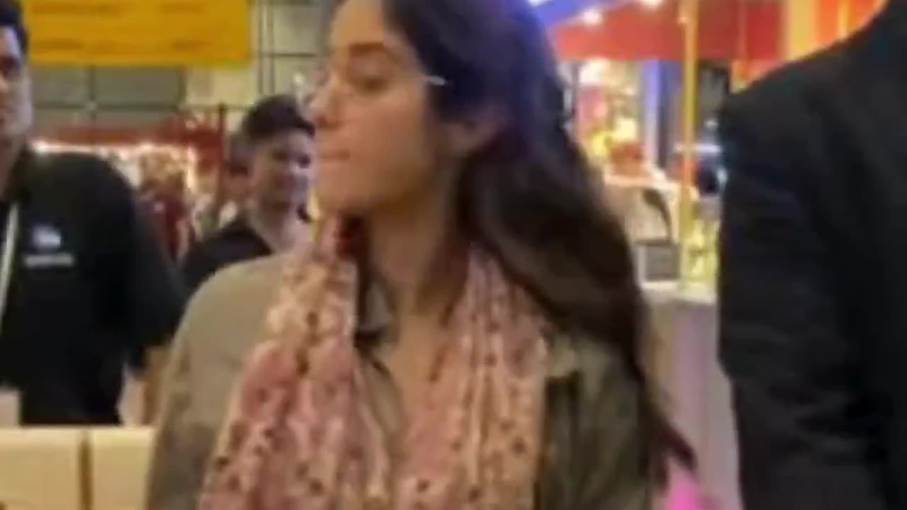 Janhvi Kapoor Without Makeup main Spotted At Airport