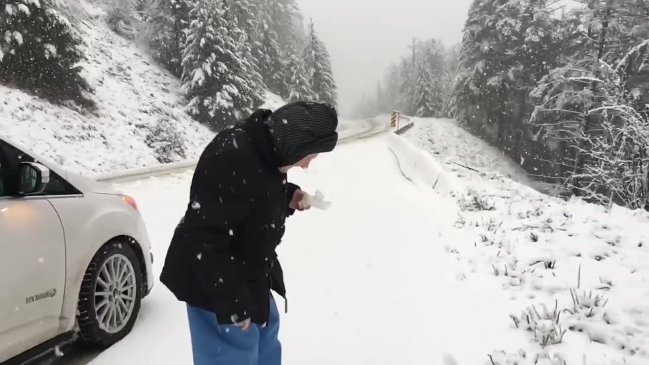 101-Year-Old Lady Plays In The Snow And Has The Time Of Her Life