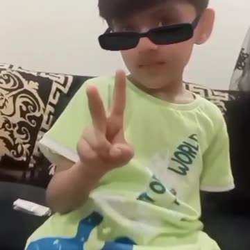 Aliyan friend,s party enjoy krte huye💕