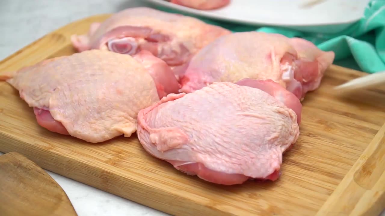 How to Make Crispy Baked Chicken Thighs