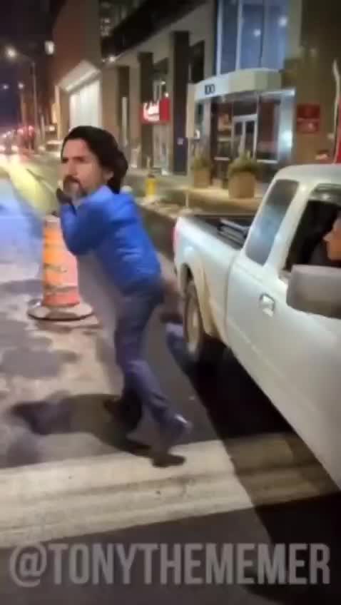 😂🤣😂🤣😂🤣😂 A woke Idiot