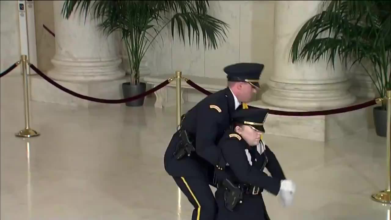 Honor Guard Suddenly Collapses In Front Of Sandra Day O'Connor's Casket