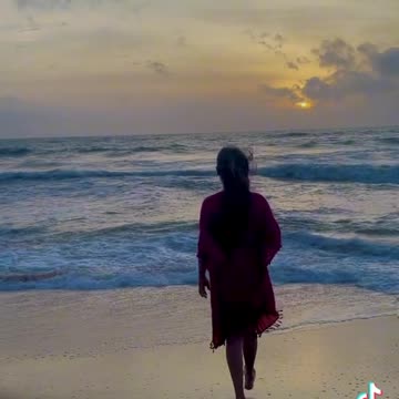 Strange feelings with the sea waves