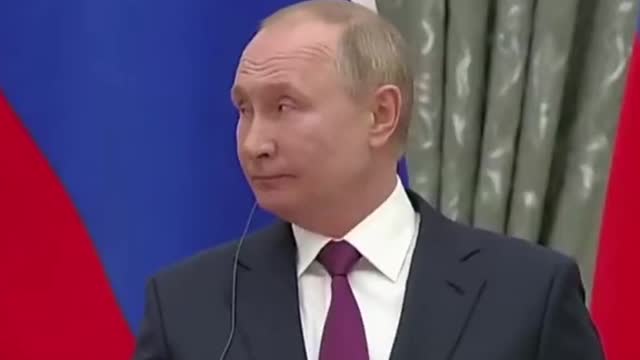 German Chancellor Scholz reads books about Russian President Putin