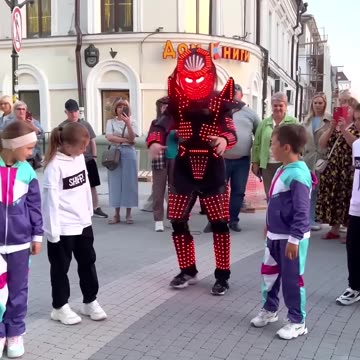 SHUFFLE DANCING IN TREND