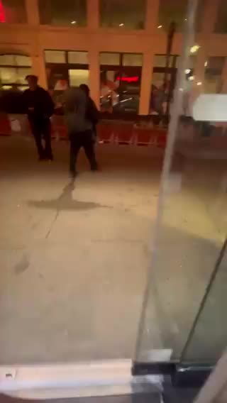 サンフランシスコ 小売店が撤退するのは当然である。