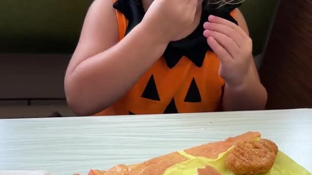 Funny Naomi is eating burger. Baby short video!