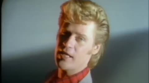 Daryl Hall & John Oates - Maneater (Official Video)