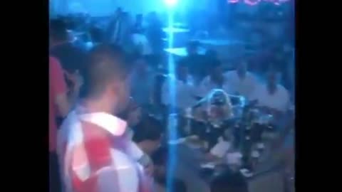 شوف الراقصة عاملة اية من تحت