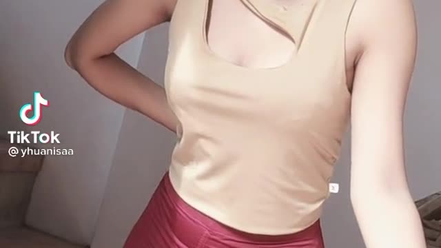 Indonesian girl sexy dance on tiktok