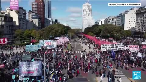 Protesters take to streets of Buenos Aires as Argentina economic crisis deepens • FRANCE 24