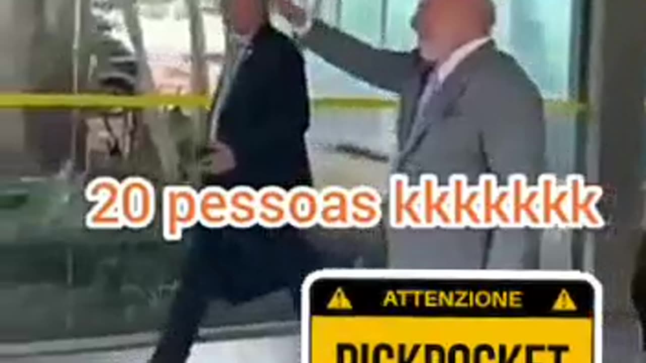 Attenzione pickpocket : LADRÃO NA ÁREA