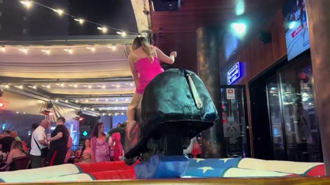 GIRL TAKE ON THE BULL! Benidorm Bull Ride. Mechanical Bull EPIC FAIL