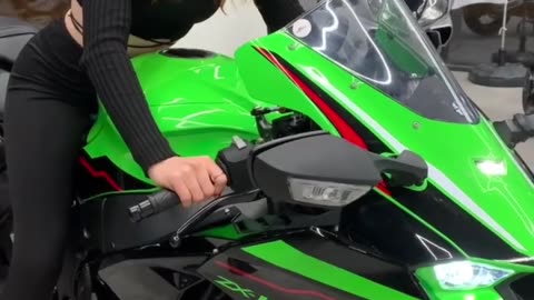 Cute girl in zx10r