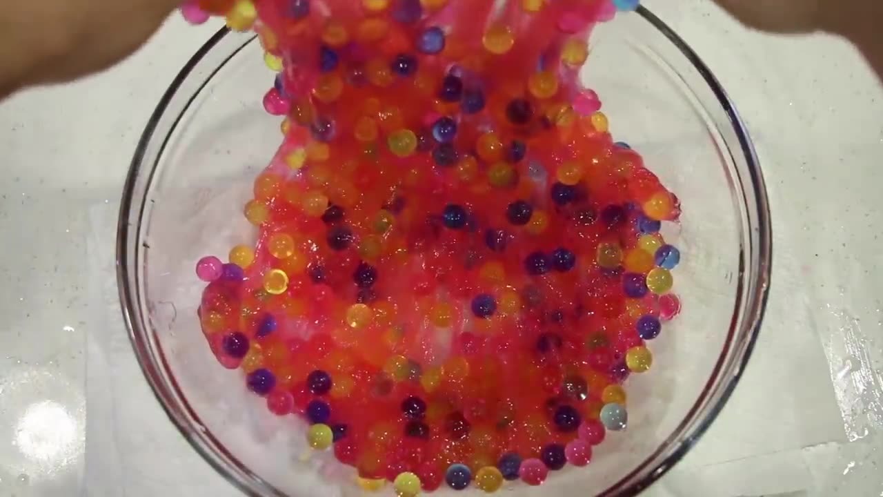 Make 1 minute water slime at home glossy.