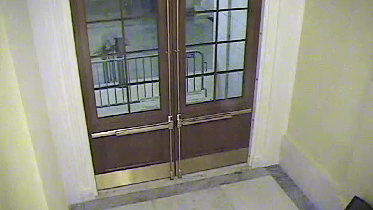 3443CHOB02CH12NRotundaExit_2021-01-06_19h40min01s273ms.mp4