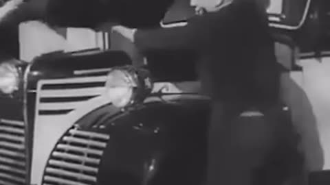 Electric Taxi 1943 *1min.*