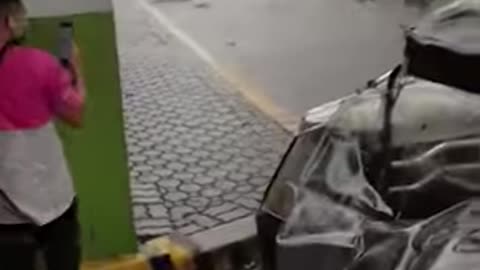 Pray ,Tornado strikes Sta. Cruz, Manila