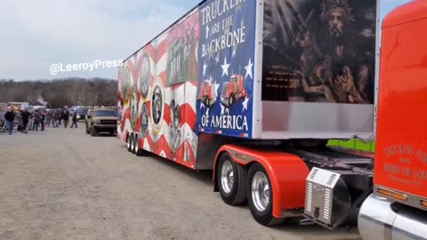 Massive truck rolls in at the People's Convoy in Hagerstown MD. What a beautiful beast it is!