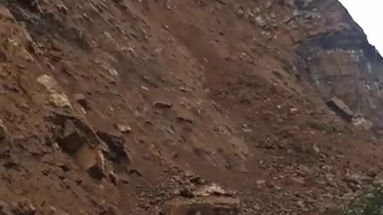 Así está el paso en la vía Bucaramanga - Cúcuta por deslizamiento