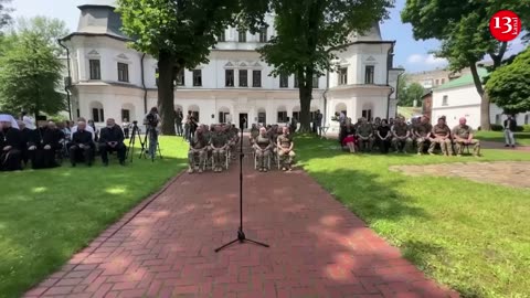 Ukrainian officers graduate from military school