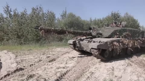 Ukrainian Armed Forces showed a new video with Challenger 2 tanks as part of the air assault troops