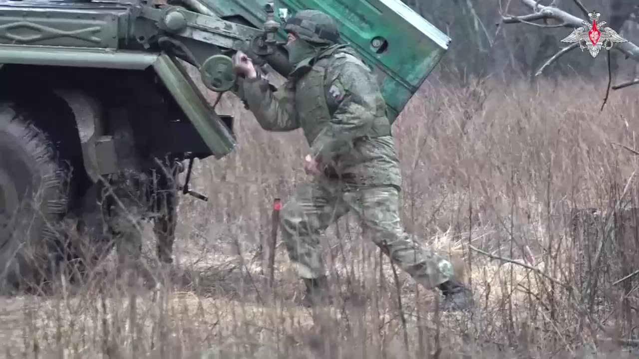 ►🚨🇷🇺🇷🇺🇷🇺 Russian BM-21 Grad MLRS fires MISSILES from Comrade Kim Jong-un at Ukraine.